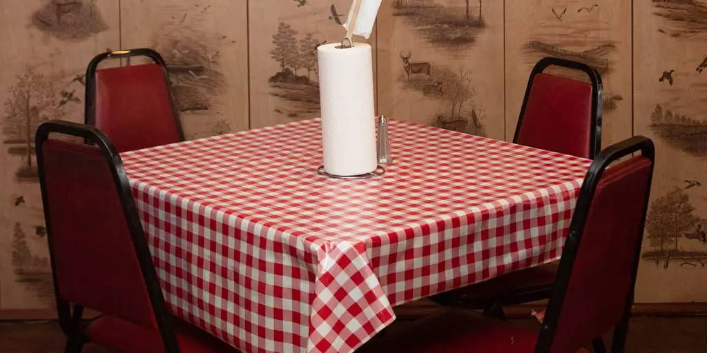 How to Get Wrinkles out of Vinyl Tablecloth