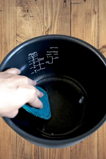 how to clean the rice cooker