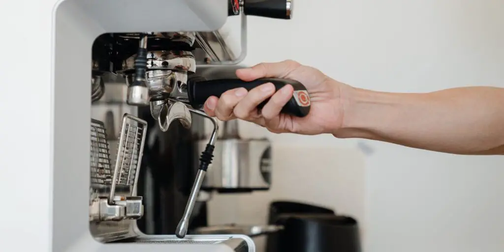How To Use An Espresso Machine (Step-By-Step-Guide) – 2022